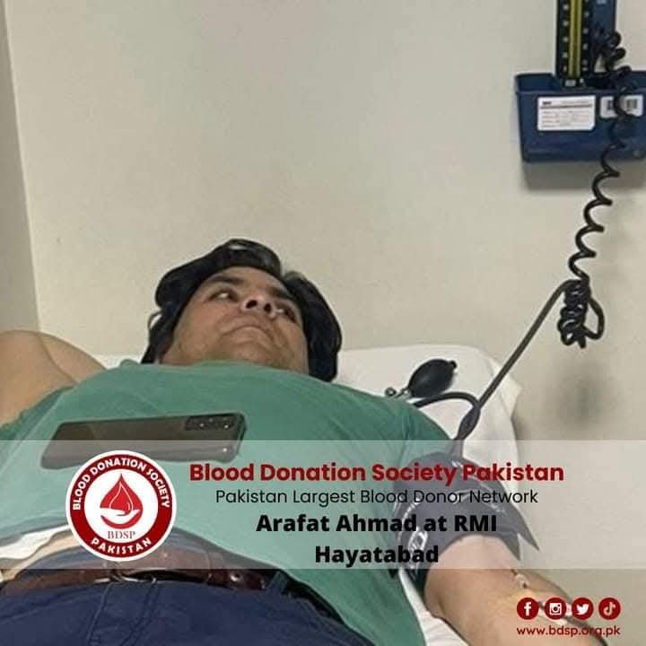Arafat Ahmad donating at RMI Hayatabad