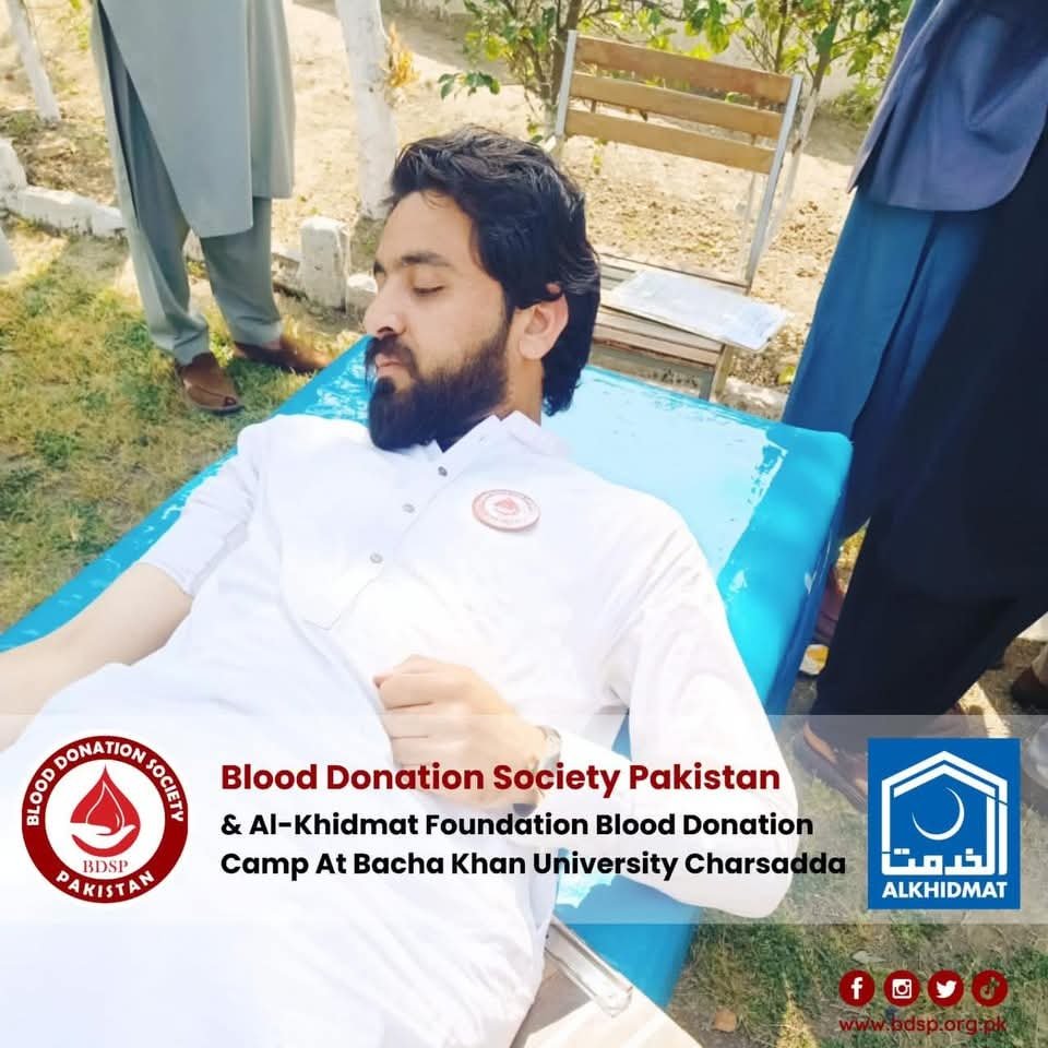 A donor at the Al-Khidmat Foundation camp, Bacha Khan University Charsadda